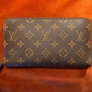 LOUIS VUITTON Monogram Canvas Wallet